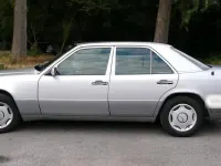 Gebraucht Mercedes E280 193 PS (141 kW) 1994 Silber Limousine