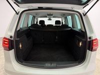 Gebraucht VW Sharan Comfortline 150 PS (110 kW) 2018 Pure white (weiß) Van / Kleinbus