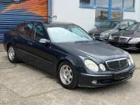 Gebraucht Mercedes E220 Avantgarde 150 PS (110 kW) 2003 Blau Limousine