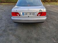 Gebraucht Mercedes E200 Elegance 136 PS (100 kW) 1995 Silber Limousine