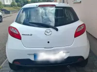 Gebraucht Mazda 2 Active 84 PS (61 kW) 2011 Weiß Kleinwagen