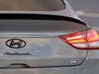 gebraucht Hyundai i30 Fastback/ Panorama / 8 fach Bereift