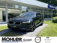 Gebraucht Volvo V60 Core 197 PS (144 kW) 2023 Onyx schwarzmetallic Kombi
