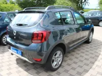 Gebraucht Dacia Sandero Stepway Ambiance 90 PS (66 kW) 2017 Grau SUV