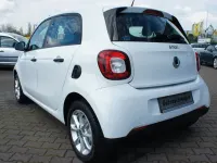Gebraucht Smart ForFour Electric Drive 60 kW (82 PS) 2018 Weiß Limousine