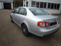 Gebraucht VW Jetta Trendline 105 PS (77 kW) 2008 Silber Limousine