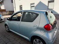 Gebraucht Toyota Aygo 68 PS (50 kW) 2005 Silber Kleinwagen