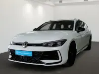 Gebraucht VW Passat R-line 150 PS (110 kW) 2024 (oryxweiß perlmutteffekt) Kombi