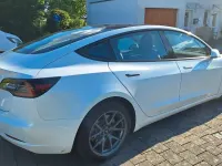 Używany Tesla Model 3 Standard Range 225 kW (306 KM) 2022 Biały Sedan/Limuzyna