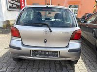 Gebraucht Toyota Yaris 65 PS (47 kW) 2005 Silber Kleinwagen
