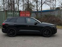 Gebraucht VW Touareg 231 PS (169 kW) 2024 Schwarz SUV