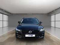 Gebraucht Volvo V60 Plus 197 PS (144 kW) 2025 Onyx black / metallic Kombi