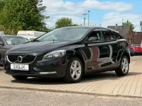 Gebraucht Volvo V40 Kinetic 150 PS (110 kW) 2016 Schwarz Limousine