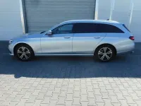 Usado Mercedes E220 Avantgarde 200 CV (147 kW) 2022 Plateado Familiar
