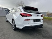 Gebraucht Hyundai i30 140 PS (102 kW) 2017 Weiß Limousine