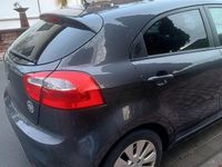 Gebraucht Kia Rio 109 PS (80 kW) 2014 Grau Kleinwagen