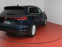 Gebraucht VW Touareg Elegance 231 PS (169 kW) 2024 Meloe blue kristalleffekt SUV
