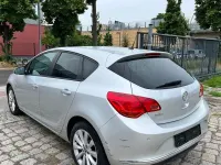 Gebraucht Opel Astra 116 PS (85 kW) 2013 Silber Limousine