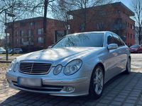 Gebraucht Mercedes E320 220 PS (161 kW) 2002 Silber Limousine