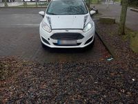Gebraucht Ford Fiesta 74 PS (54 kW) 2016 Weiß Kleinwagen