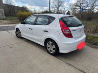 Gebraucht Hyundai i30 109 PS (80 kW) 2011 Weiß Kleinwagen