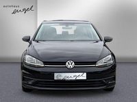 Gebraucht VW Golf VII Trendline 110 PS (80 kW) 2017 Deep black pearlescent Limousine