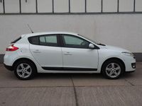 Gebraucht Renault Mégane Expression 116 PS (85 kW) 2012 Weiß Limousine