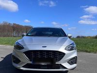 Używany Ford Focus ST-Line 101 KM (74 kW) 2020 Srebrny Sedan/Limuzyna