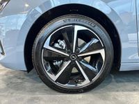 Neu Opel Astra 131 PS (96 kW) 2025 Grafik grau / dach schwarz Kombi