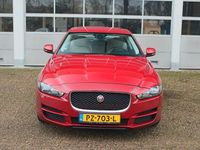 Używany Jaguar XE Prestige 250 KM (183 kW) 2017 Czerwony Sedan/Limuzyna