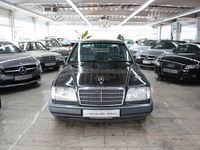 Second-hand Mercedes E220 150 CP (110 kW) 1992 Negru Berlinǎ