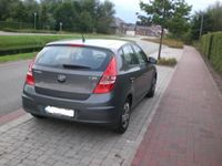 Gebraucht Hyundai i30 Comfort 148 PS (108 kW) 2010 Grau metallic Limousine