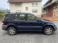 Gebraucht Mercedes ML320 218 PS (160 kW) 1998 Blau SUV