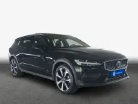 Gebraucht Volvo V60 CC Plus 197 PS (144 kW) 2024 Onyx schwarzmetallic Kombi