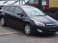 Używany Opel Astra Design Edition 120 KM (88 kW) 2011 Czarny Kombi