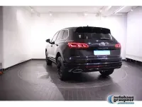 Gebraucht VW Touareg Atmosphere 286 PS (210 kW) 2023 Schwarz / deep black (metallic) SUV