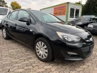 Usata Opel Astra 140 CV (102 kW) 2014 Nero Berlina