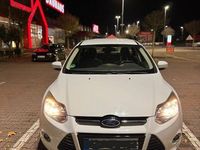 Gebraucht Ford Focus Trend 101 PS (74 kW) 2012 Weiß Kombi