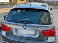 Gebraucht BMW 320 184 PS (135 kW) 2011 Grau Kombi