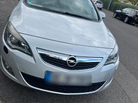 Gebraucht Opel Astra 140 PS (102 kW) 2011 Silber Limousine