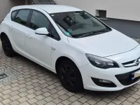Gebraucht Opel Astra 101 PS (74 kW) 2013 Weiß Limousine