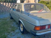 Gebraucht Mercedes E230 136 PS (100 kW) 1982 Limousine
