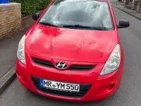 Gebraucht Hyundai i20 77 PS (56 kW) 2009 Rot Kleinwagen