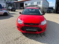 Gebraucht Ford Focus Champions Edition 125 PS (91 kW) 2013 Rot Limousine