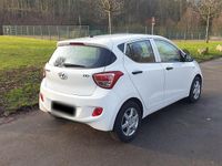 Gebraucht Hyundai i10 67 PS (49 kW) 2016 Weiß Kleinwagen
