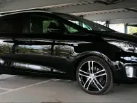 Gebraucht Kia Carens 140 PS (102 kW) 2015 Schwarz Van / Kleinbus