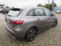 Gebraucht Mercedes B180 Advanced 116 PS (85 kW) 2023 Grau Van / Kleinbus