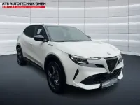 Neu Alfa Romeo Junior Edizione Speciale 145 PS (106 kW) 2026 Weiss SUV