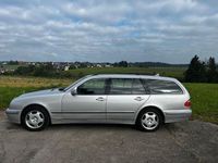 Second-hand Mercedes E200 Elegance 163 CP (119 kW) 2002 Argintiu Berlinǎ