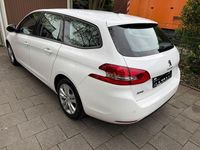 Gebraucht Peugeot 308 Active 131 PS (96 kW) 2019 Weiß Kombi